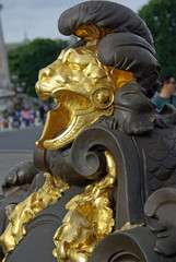 Fototapeta na wymiar Bronze sculpté du pont Alexandre III à Paris, France