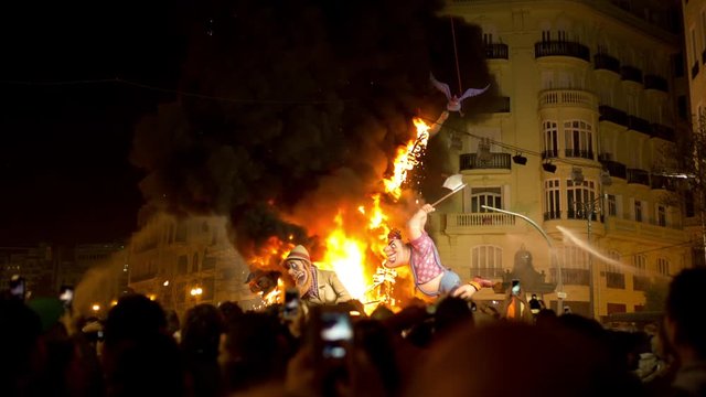 las fallas valencia where statues are burned