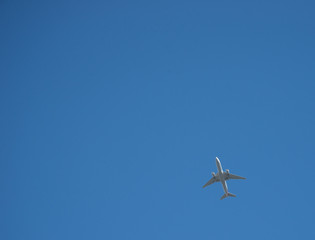 Fototapeta na wymiar Passenger jet clear blue sky