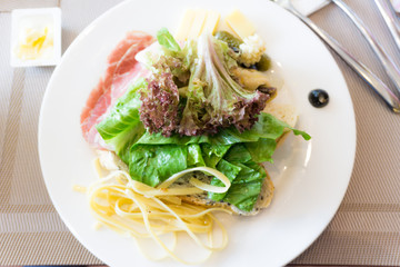 Salad vegatable with spaghetti pasta in white disk