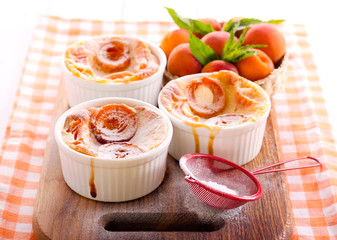 Apricot puddings with icing sugar