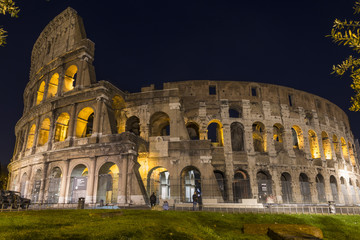 Fototapeta premium The Colosseum at night