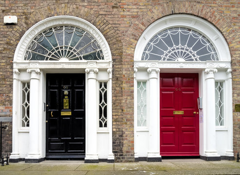 Irland - Dublin - Bunte Türen Am Merrion Square Park