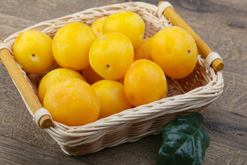 Yellow plums in the bowl