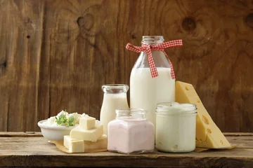Photo sur Plexiglas Produits laitiers produits laitiers biologiques - lait, crème sure, fromage cottage, yaourt