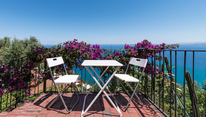 Terrasse mit Romantische Aussicht zum Meer