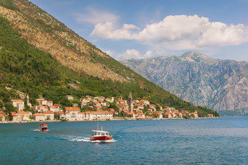 Fototapeta premium Miasto Perast na wybrzeżu Zatoki Kotorskiej. Czarnogóra