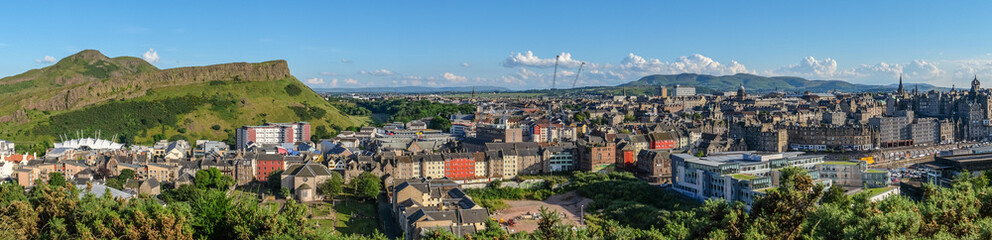 Fototapeta na wymiar Panorama on mountain view point over Edinburgh city.