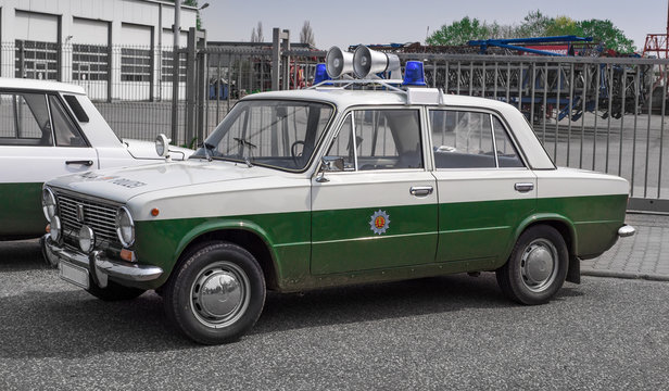 altes oldtimer ddr volks-polizeiauto