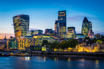 Fototapeta premium Modern London cityscape in night