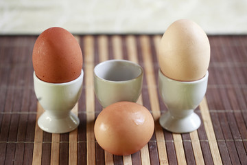 trzy jajka w różnych odcieniach 2 - obrazy, fototapety, plakaty