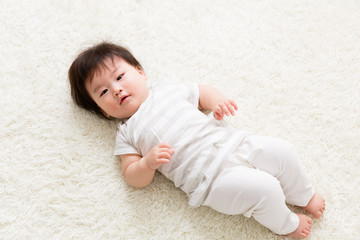 Obraz na płótnie Canvas asian baby lying on the floor