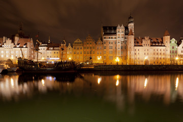 Fototapeta na wymiar Night Fairy tale view by the river of Motlawa in Gdansk 