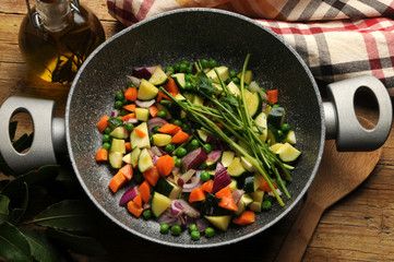 Minestrone Минестроне 意大利雜菜湯 Seasonal Soup ミネストローネ Cucina italiana מינסטרונה 미네스트로네