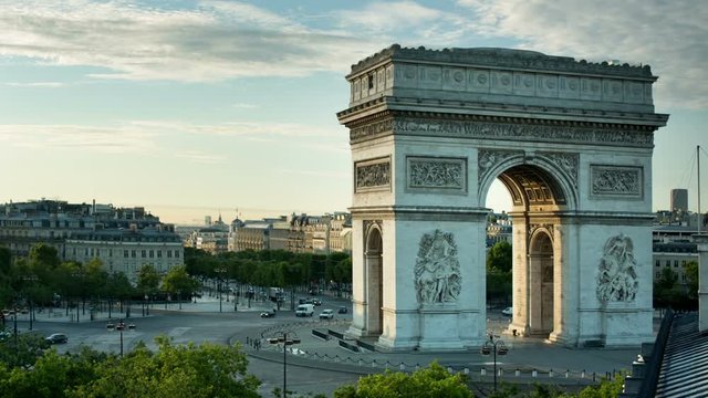 the arc de triomphe in paris