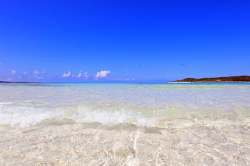 沖縄の美しい海とさわやかな空