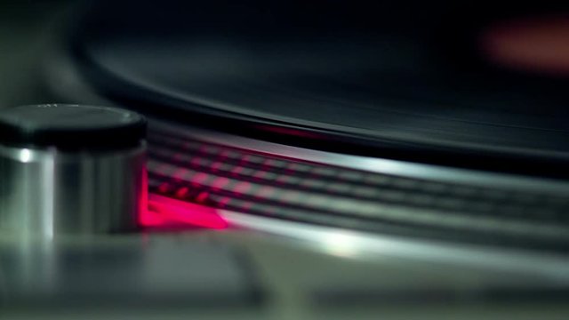 the lights on a dj record player