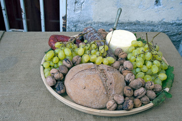 Rustic peasant supper. Chestnut bread, grapes, cheese.