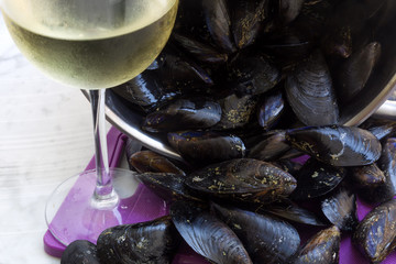 Fresh mussels and a glass of white wine