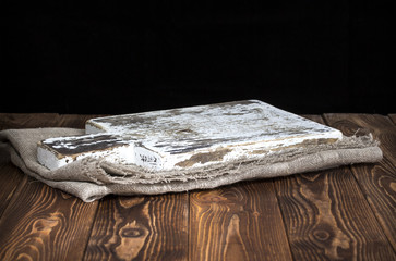 Chopping board for product montage