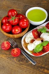 Mozzarella , prosciutto e pomodori