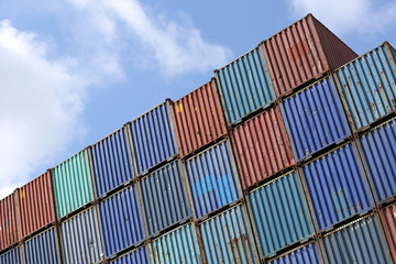 Containerstapel im Hafen