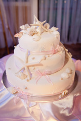 Fototapeta na wymiar Beach Theme Wedding Cake with Starfish and Shells