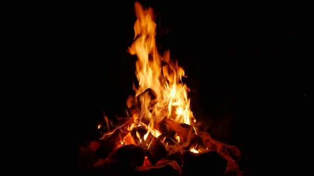 Campfire in the dark UHD