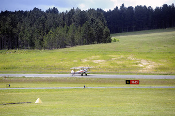 landing a biplane rolling on the Mende airfield