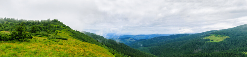 Fototapeta na wymiar Panorama of Picturesque Carpathian mountains landscape. Chornogora ridge, Ukraine
