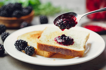 Toast with homemade blackberry jam © Melica
