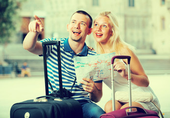 couple travellers holding map