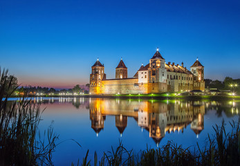 Fototapeta na wymiar Mir Castle in the evening, Belarus