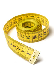 cinta m&eacute;trica de costura sobre fondo blanco