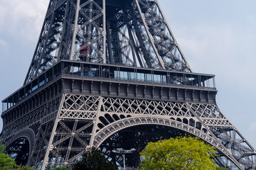 #Paris - Pied de la tour Eiffel