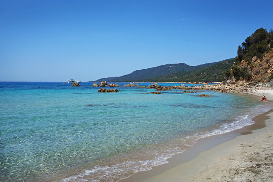 Plage de sable fin et mer turquoise