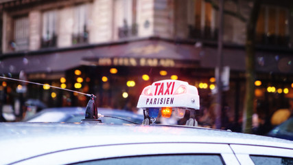 Taxi in Paris - obrazy, fototapety, plakaty