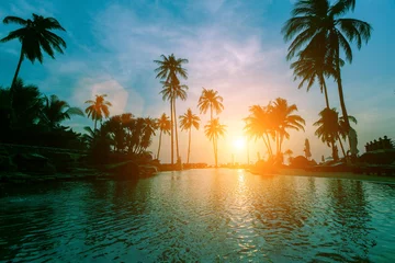 Crédence en verre imprimé Mer / coucher de soleil Surreal sunset on a tropical sea beach.