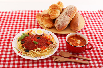 おいしそうなスパゲティセット