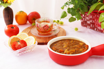 美味しそうなカレーと紅茶
