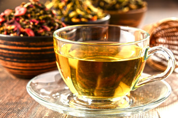 Panele Szklane Podświetlane  Kompozycja z filiżanką herbaty i miseczkami z liści herbaty
