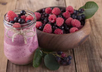 Smoothies of raspberry and shadberry with yogurt.