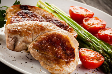 Grilled steaks and asparagus