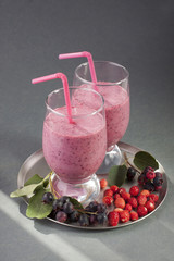 Smoothies of strawberry and shadberry with yogurt.