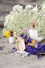 Globuli mit Schafgarbe und Lavendel