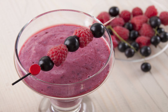 Smoothies of raspberry and blackcurrant with yogurt.