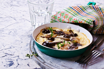 Scrambled eggs with mushrooms