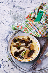 Scrambled eggs with mushrooms