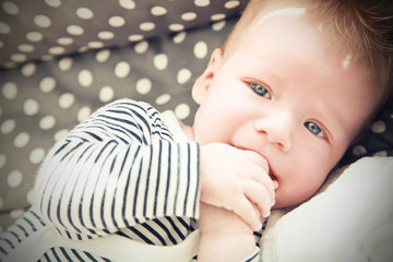 Baby mit Bl&auml;hungen