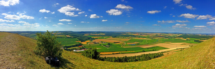 Fototapeta na wymiar Panorama-Blick vom Ipf, Keltische Hochburg aus der Hallstein Zei